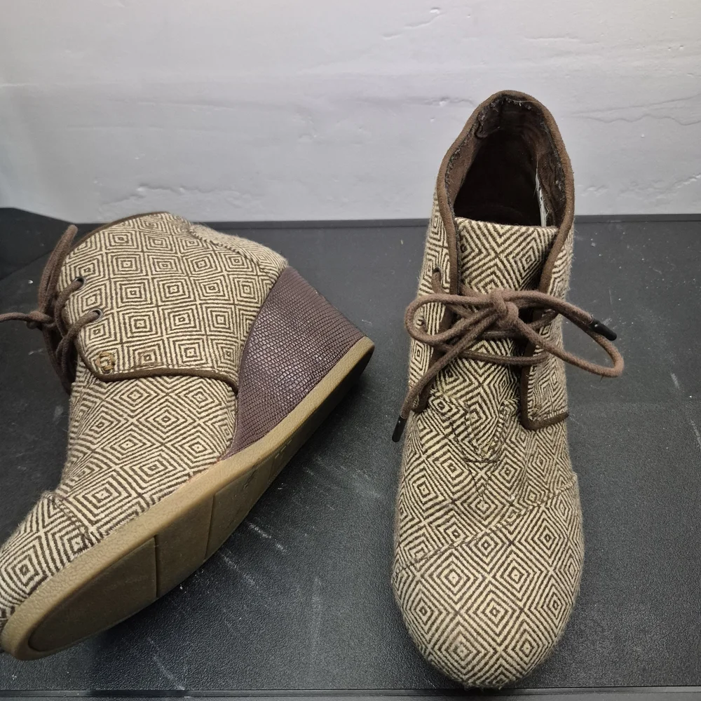 Toms Brown Geometric Wedges‎